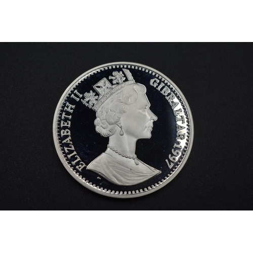 69 - Silver - 1 Crown - Elizabeth II Queen’s Birthday - Ceremony of the Keys - 1997