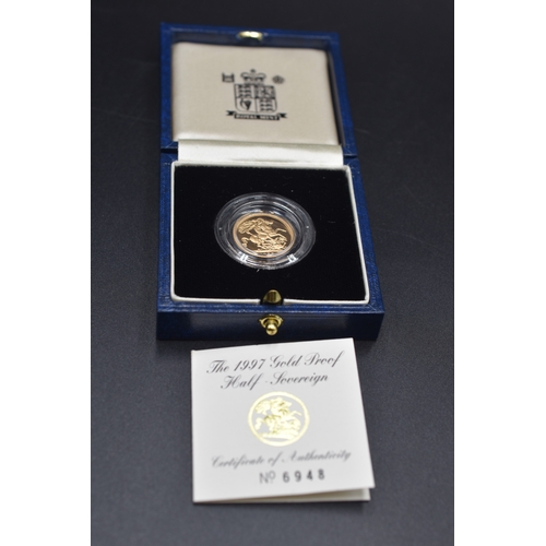 38 - Gold 22ct Proof -  Half Sovereign - Elizabeth II - Royal Mint - 1997 - (6948/7500)
Complete with COA... 