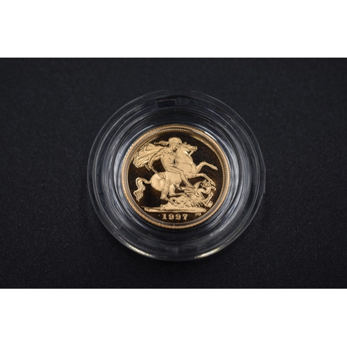 38 - Gold 22ct Proof -  Half Sovereign - Elizabeth II - Royal Mint - 1997 - (6948/7500)
Complete with COA... 