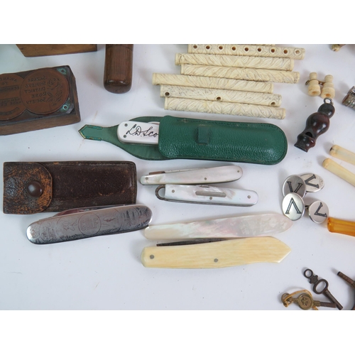 116 - A selection of mainly antique collectables including folding knives, clock keys, card case, eye bath... 