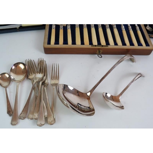 149 - A wooden canteen of Edwardian silver plated fish cutlery, a cased set of tea spoons, a cased set of ... 