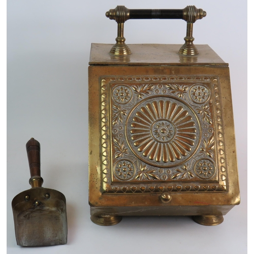 181 - A brass Edwardian coal scuttle and shovel with embossed lid and turned wood handles. Zinc liner incl... 