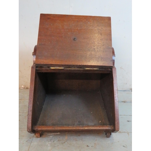 774 - A Victorian mahogany brass mounted coal scuttle.
36cm high x 35cm wide x 46cm deep (approx)
Estimate... 