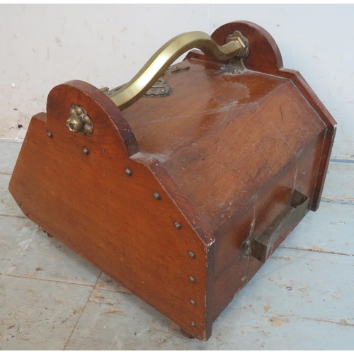 774 - A Victorian mahogany brass mounted coal scuttle.
36cm high x 35cm wide x 46cm deep (approx)
Estimate... 