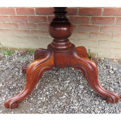 822 - A 19th century Victorian mahogany tilt top oval loo table on a turned column base raised on four Fle... 