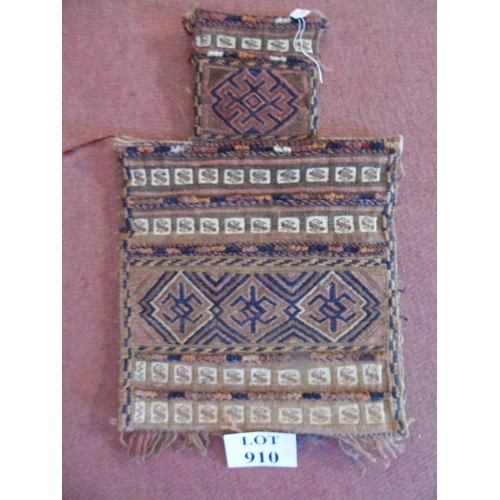 910 - An antique Afghan salt/saddle bag.
Condition report: In good condition.
Estimated: £30-£50.