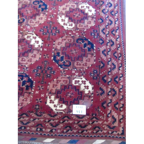 911 - A fine Persian carpet with 21 central repeat motifs surrounded by a fine pattern border. 200cm x 314... 