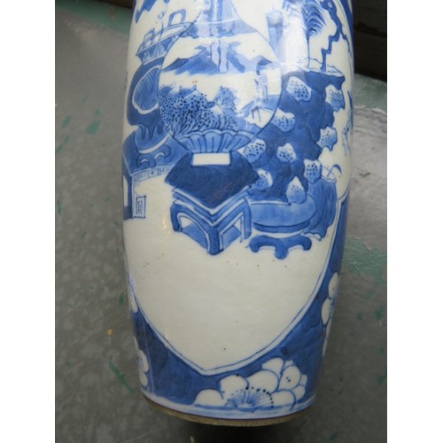 9 - A fine Chinese antique porcelain covered vase decorated in the Kangxi style, probably 19th Century, ... 