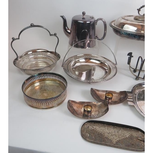 117 - A selection of mainly early 20th Century silver plated items including candlesticks, fruit bowls, se... 
