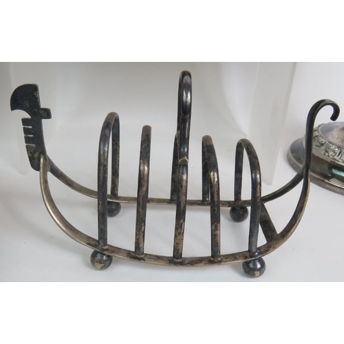 117 - A selection of mainly early 20th Century silver plated items including candlesticks, fruit bowls, se... 