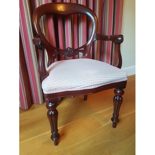 900 - A solid mahogany reproduction Victorian style extending dining table raised on fluted legs with cast... 