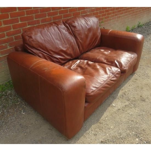 913 - A contemporary two seater sofa upholstered in brown leather.
Condition report: Some wear to leather.... 