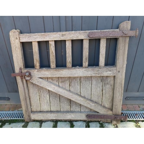 950 - A nicely weathered oak framed gate complete with hinge and latch.
Condition report: Deep patina & lo... 