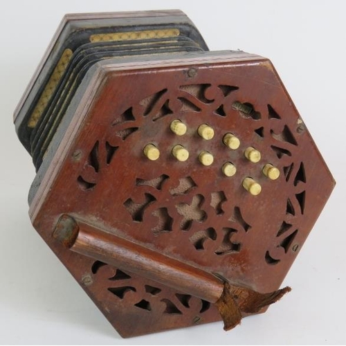 114 - A Lachenal and Co 20 button Anglo German Concertina Serial Number 95091.
Condition report: No case. ... 