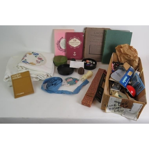 159 - A quantity of vintage knitting and needlework accessories and books including 'Lacis' pub 1909. (qty... 