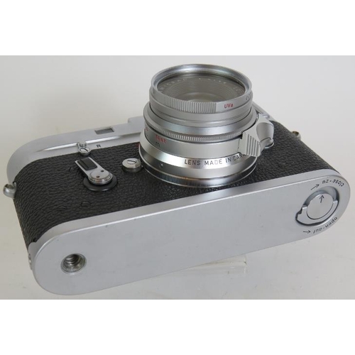 207 - A Leica M4 camera No 1179412 circa 1967 with Summicrom 35mm F2 lens and leather case.
Condition repo... 