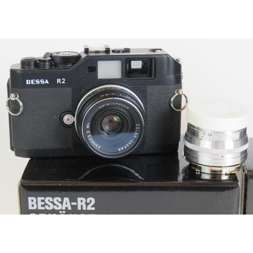 213 - A Voigtlander Bessa R2 camera with 35mm F2.5 lens and a color-Heliar 75mm F2.5 lens and a Jupiter-8 ... 