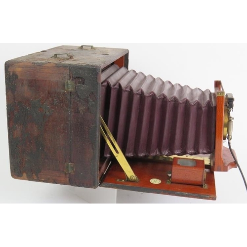 31 - A late 19th Century Rochester Optical Co Premo B plate camera in excellent internal condition, with ... 