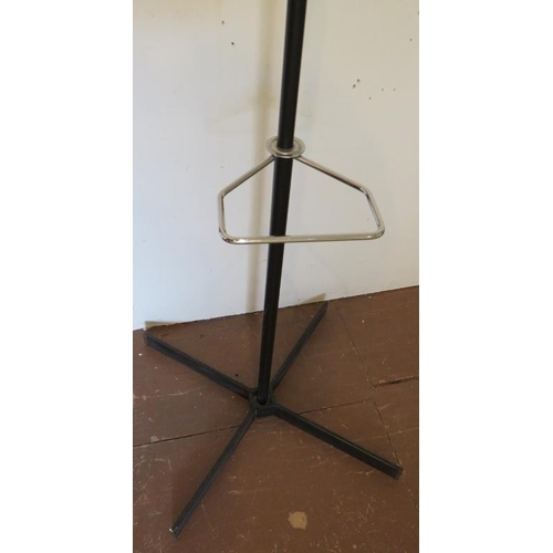 65A - A 1960s black pink and chrome atomic Sputnik style coat stand. Overall height 158cm.
Condition repor... 