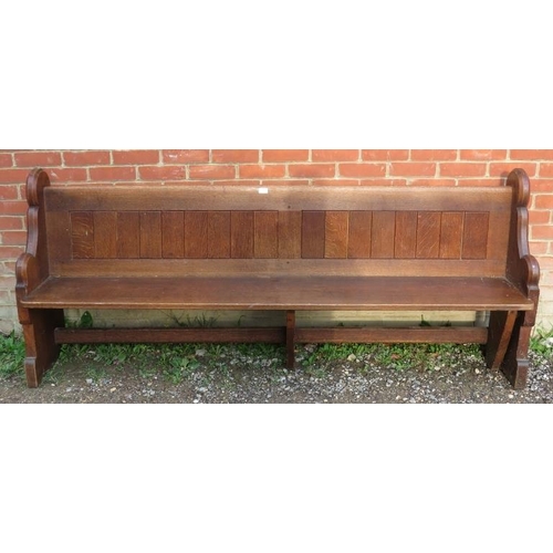 806 - A vintage solid oak church pew with shaped end sections & rounded armrests.
Condition report: Minor ... 