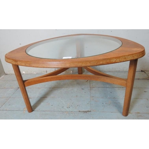 859 - A vintage mid century teak coffee table by Nathan with circular glass insert.
Condition report: Ligh... 