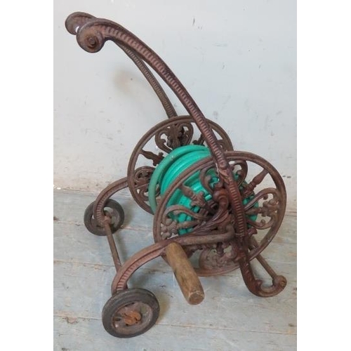 929 - A 19th century cast iron hosepipe reel, raised on two wheels & scrolled stand.
Condition report: No ... 