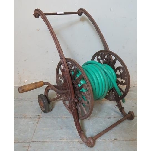 929 - A 19th century cast iron hosepipe reel, raised on two wheels & scrolled stand.
Condition report: No ... 