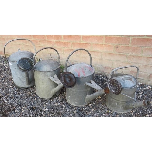 930 - Four vintage galvanized watering cans, three with rose attachments.
Condition report: Some minor den... 