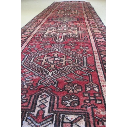 958 - A good antique runner Heriz. Even colour. 315cm x 83cm.
Condition report: Condition is good.