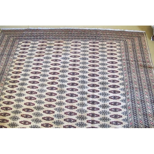 967 - A good clean Turkman carpet central repeat pattern. 290cm x 205cm.
Condition report: Good even colou... 