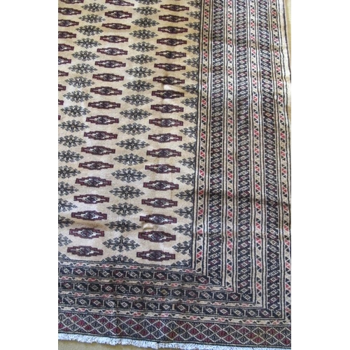 967 - A good clean Turkman carpet central repeat pattern. 290cm x 205cm.
Condition report: Good even colou... 