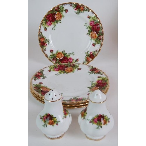 79 - A large tea service of Wedgwood Starflower bone china, a smaller set of Wedgwood Charnwood bone chin... 