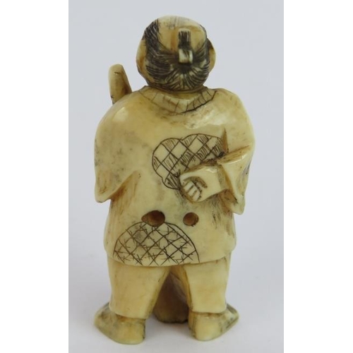 22 - A Japanese Meiji period carved ivory netsuke in the form of a man with a broom, signed to base. Heig... 