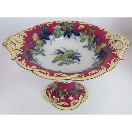 220 - A 15 piece 19th Century table set featuring a taza four footed bowls and ten plates. (15).
Condition... 