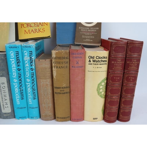 241 - Various collectable books including leather bound volumes of The Old World House, H. Cescinsky, pott... 