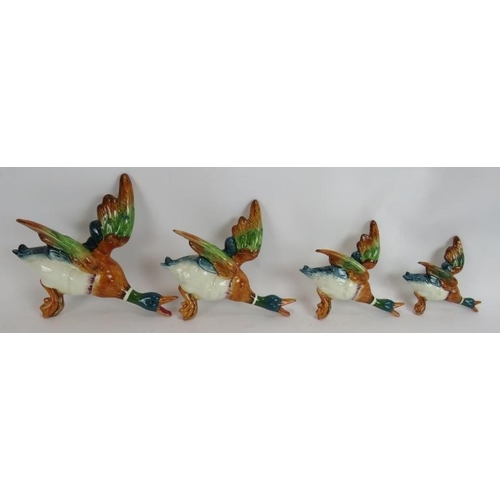 254 - A set of vintage Beswick Pottery wall mounted flying ducks, largest 25cm. (4).
Condition report: No ... 