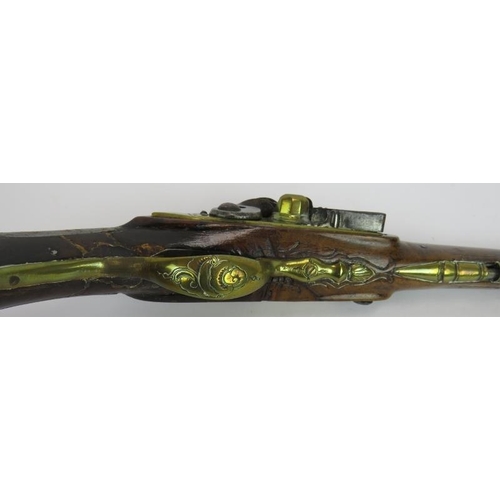 33 - An 18th century flintlock pistol with leopards head butt cap. Length 31cm.
Condition report: Histori... 