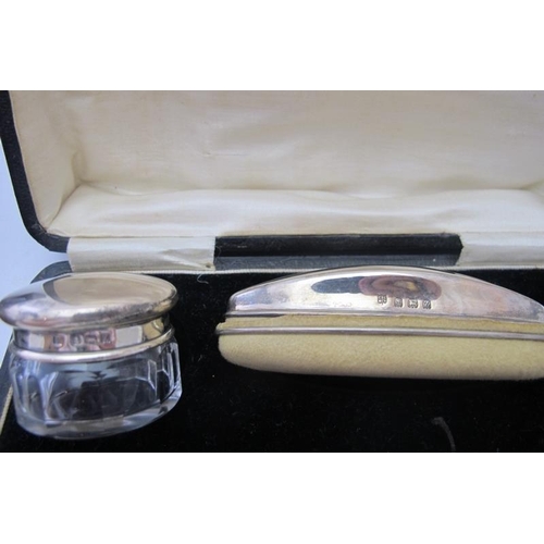 383 - A seven piece silver manicure set comprising of nail buffer, rouge pot, two pairs of scissors & thre... 