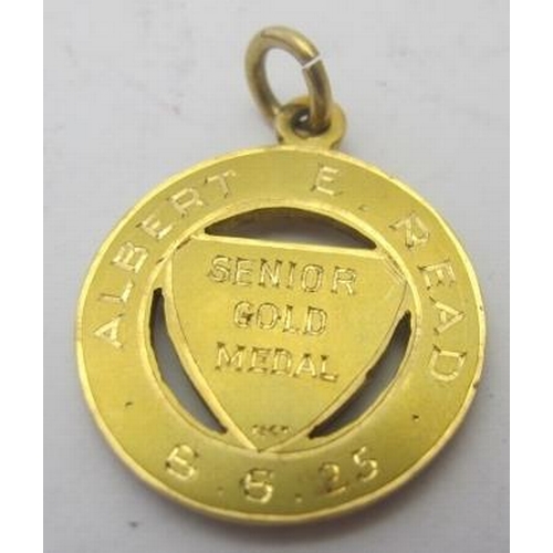 385 - An 18ct gold medallion 'North Middlesex Golf Club Senior Gold Medal', boxed. Approx weight 9.6 grams... 