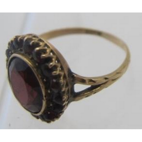 391 - A 9ct gold amethyst & garnet ring. The centre amethyst approx 10mm x 8mm, size M, and an unmarked ye... 