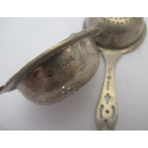 452 - Two silver tea strainers, Birmingham 1941 & Birmingham 1955, 93.2 grams, 15cm long and 12.5cm long.
... 