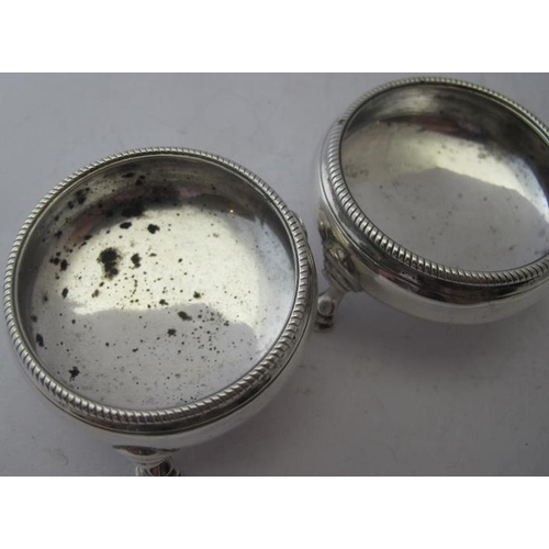 458 - A pair of Georgian silver circular salts on pad feet & rope design edge, approx weight 3 troy oz/95 ... 