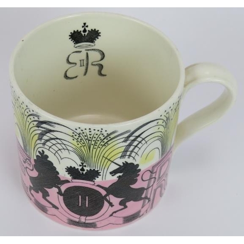 51 - A 1953 Wedgwood commemorative mug by Eric Ravilious for Queen Elizabeth II's Coronation. Height 10cm... 