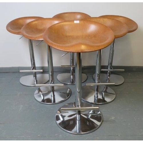 704 - A set of six contemporary plywood bar stools by Allermuir, on hydraulically height adjustable chrome... 