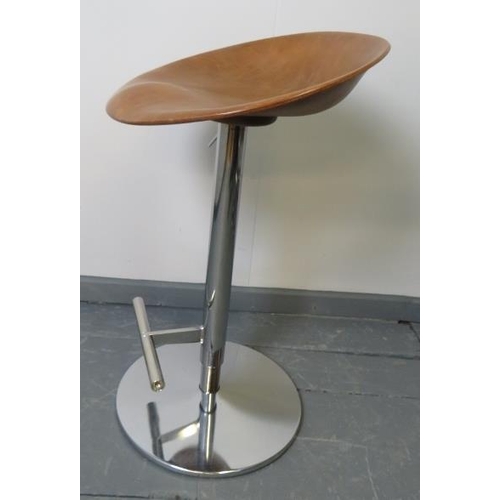 704 - A set of six contemporary plywood bar stools by Allermuir, on hydraulically height adjustable chrome... 