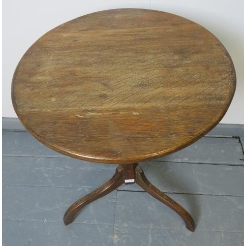 749 - A Georgian country made oak wine table, with tapering column on spider legs. 
Condition report: Has ... 