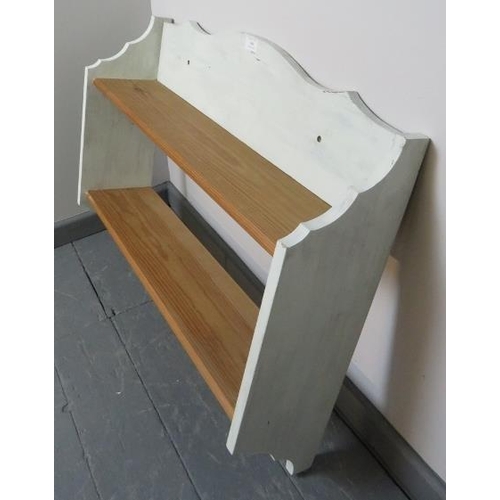 809 - A pine wall hanging shelf with side sections painted in distressed white. 
Condition report: No issu... 