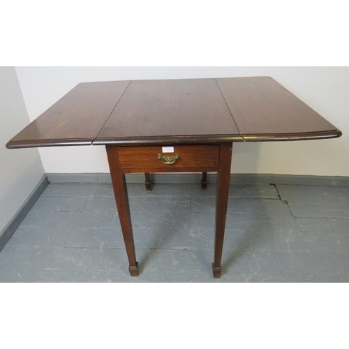 825 - An Edwardian mahogany Pembroke table with single drawer, on tapering square supports with spade feet... 