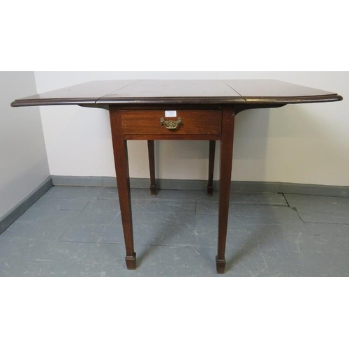 825 - An Edwardian mahogany Pembroke table with single drawer, on tapering square supports with spade feet... 