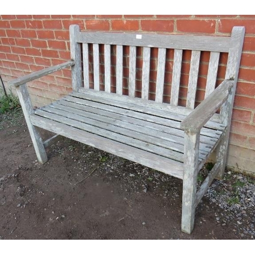 863 - A nicely weathered slatted teak two-seater garden bench.
Condition report: No issues.
H87cm W120cm D... 